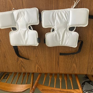 Vaughn goalie knee/ thigh pads