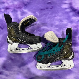 CCM Tacks 9060 Hockey Skates | Junior  3 (Used)
