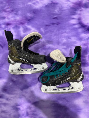 CCM Tacks 9060 Hockey Skates | Junior  3 (Used)