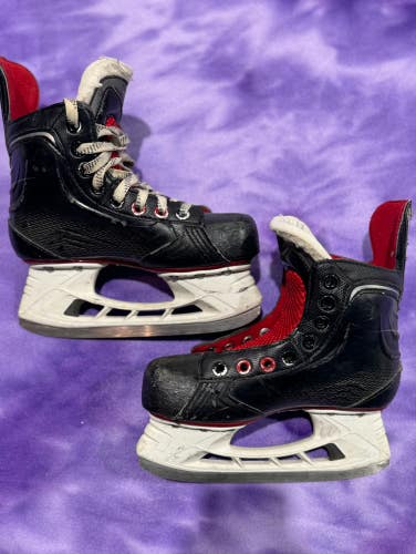 Junior Bauer Vapor X500 Hockey Skates Regular Width Size 1.5 (Used)