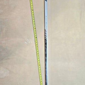 Easton P7 RH 75 Non-Grip MAKO M5 Iginla RH Non-Grip Hockey Stick