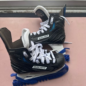 Bauer Vapor VOLT Hockey Skates Regular Width Size 2 (Used)