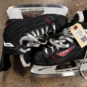 Intermediate CCM RBZ 40 Hockey Skates Regular Width Size 4 (New)