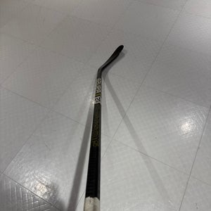 Junior Bauer Right Handed P92 (Used) Supreme 2S Team Hockey Stick