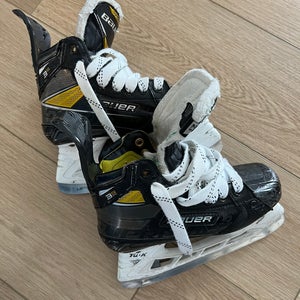 Bauer Size 2.5 (Used) Supreme 3S Hockey Skates