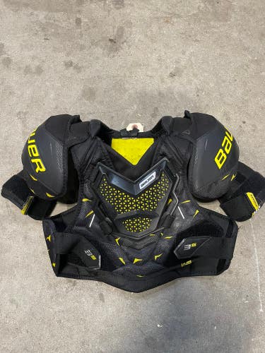 Medium Junior Bauer Supreme 3S Shoulder Pads (Used)