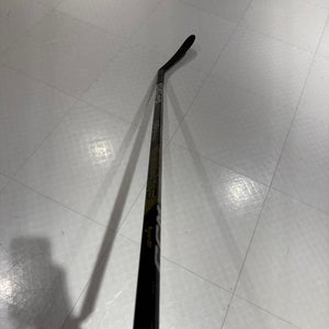 Intermediate CCM Right Handed P28 (Used) Super Tacks AS-V Pro Hockey Stick