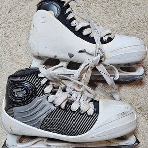 CCM Tacks Hockey Goalie Skates 7.5 (Used)
