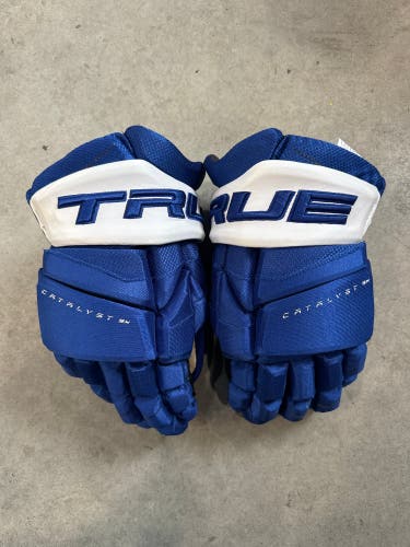 13.5” NHL Toronto Maple Leafs New True Pro Stock Catalyst 9X Pro Gloves Blue/White