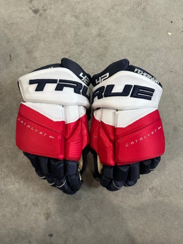 14” NHL Washington Capitals New True Pro Stock Catalyst 9X Pro Gloves Blue/White/Red