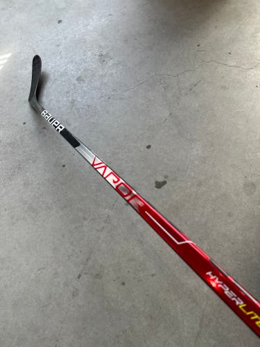 NCAA P28 95 Flex Senior Bauer Right Handed Pro Stock (New) Vapor Hyperlite Hockey Stick