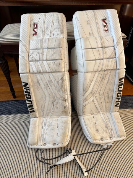 30" 2023 Vaughn Velocity V10 Goalie Leg Pads (Used)