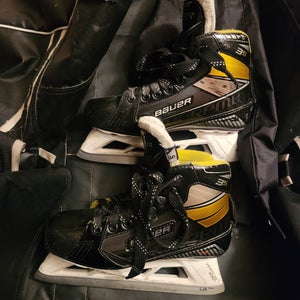 Bauer Supreme 3S Hockey Goalie Skates Regular Width Size 5 (Used)