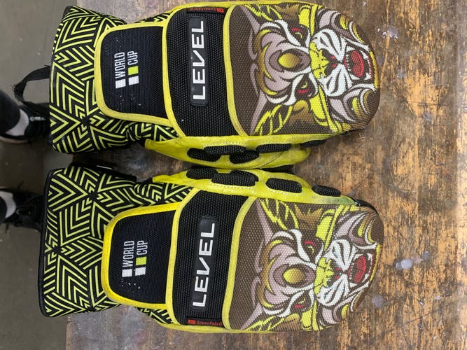 Used Level Mitts Size 9.5