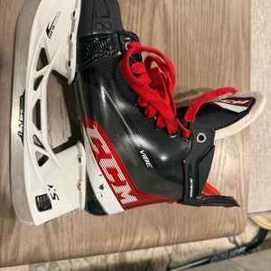 CCM Vibe Ice Skates. Size 4. Never used.