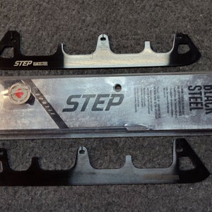 Step Steel Extreme Goalie CCM / Reebok 6, 6.5, 7 Cowl Size