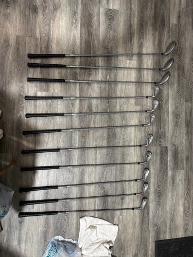 Men's Right Handed Uniflex 11 Pieces (Used) Knight Vectra Clubs (Full Set)