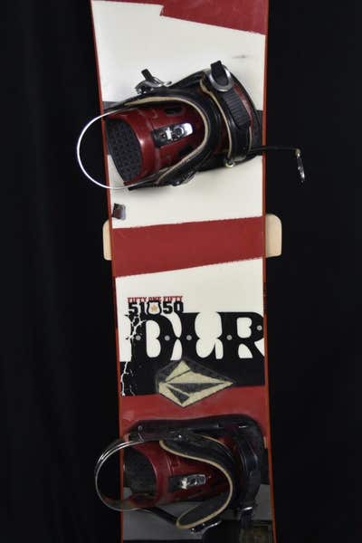 5150 DEALER SNOWBOARD SIZE 157 CM WITH LARGE BINDINGS
