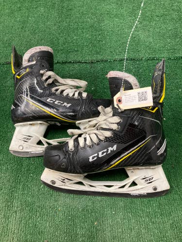 Intermediate CCM Super Tacks AS1 Hockey Skates Regular Width 6 (Used)