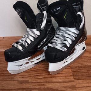 CCM RibCor Titanium Hockey Skates Regular Width Size 1.5 (Used)