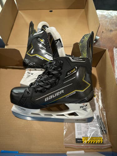 2024 Bauer Wide Width   10 (Used) Supreme M40 Hockey Skates