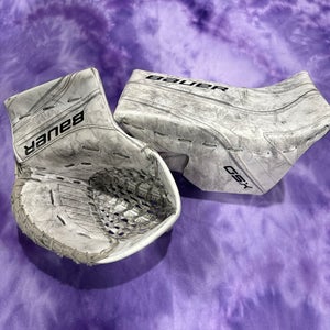 White Junior Bauer GSX Goalie Gloves & Blockers Regular (Used)