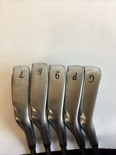 Wilson Staff D-100 Iron Set 7-PW, GW With Uniflex Steel Shafts