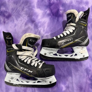Intermediate CCM Tacks Classic Pro Hockey Skates Regular Width Size 4 (Used)