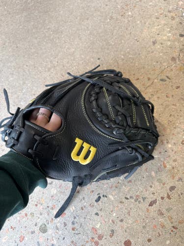 Like New Wilson A950 Right Hand Throw Catcher's Baseball Glove 34" (Used)