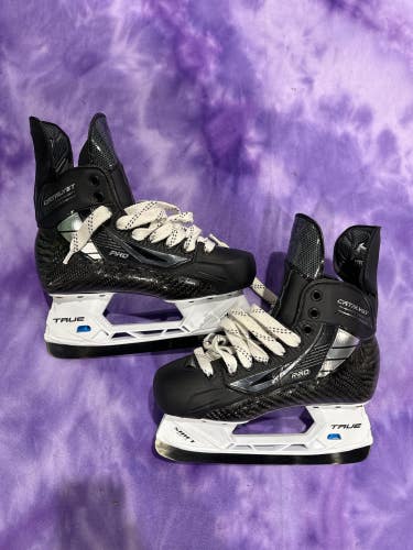 Senior True Catalyst Pro Hockey Skates Regular Width 5 (Used)