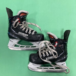 Junior Bauer Vapor X3.5 Hockey Skates Regular Width Size 1.5 (Used)