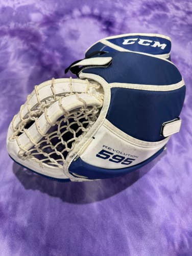 Senior CCM Revolution 595 Goalie Glove Regular (Used)