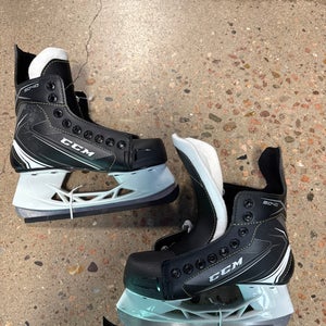 Junior CCM Tacks 9040 Hockey Skates Regular Width Size 3 (Used)