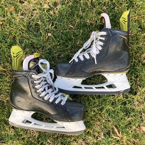 Intermediate Bauer Supreme Comp Hockey Skates Extra Wide Width Size 5 (Used)