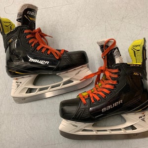 Used Bauer Supreme M4 Hockey Skates | Size 5.5 Fit 3