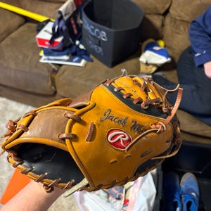 Catcher's Rawlings Right Hand Throw Heart of the Hide 32.5" (Used)