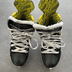 Bauer Regular Width  Size 3.5 (Used) Supreme 120 Hockey Skates