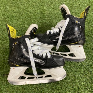 Intermediate Bauer Supreme M4 Hockey Skates Size 5.5 (Used)