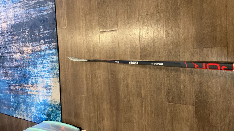 Senior Bauer Left Hand Vapor 3X Pro P28 (Used)
