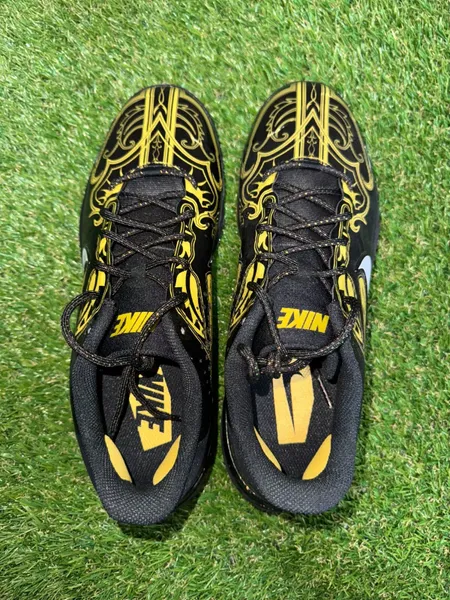 Nike Alpha Huarache Elite 3 Low Baseball Cleats Black Gold