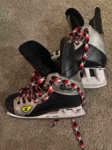 Graf Supra 502 Hockey Skates Size 5 (Used)