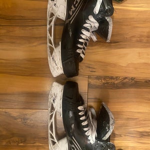 CCM Regular Width 9.5 (Used) RibCor 88K Hockey Skates(BLADES ARE INCLUDED)