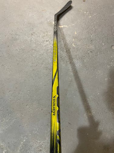 Senior Bauer Right Handed P28M Pro Stock (Used) Vapor Hyperlite 2 Hockey Stick