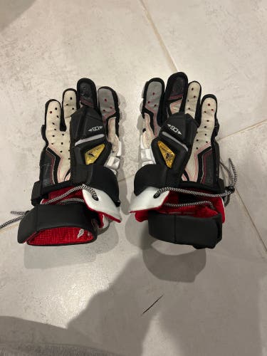 Maverik Gloves (Used)