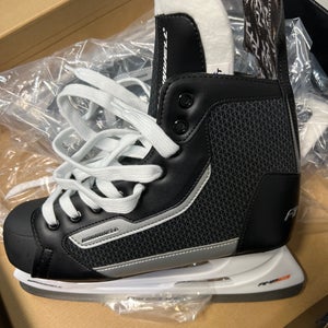 Winnwell Regular Width 9 (New) Amp 300 Hockey Skates