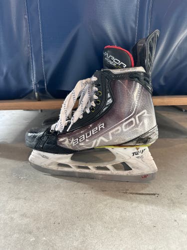 Size 9.5 Hyperlite Bauer Pro Stock (Used) Vapor Hockey Skates