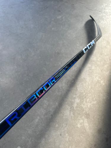 85 Flex P92M Senior CCM Right Handed Pro Stock (New) RibCor Trigger 7 Pro Hockey Stick