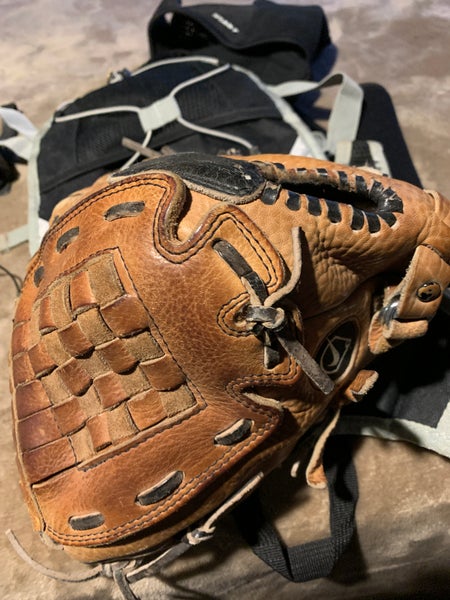 Nike Left Hand Throw Diamond Ready Baseball Glove 11.5" (Used)