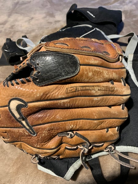 Nike Left Hand Throw Diamond Ready Baseball Glove 11.5" (Used)