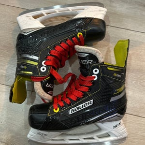 Bauer Regular Width Size 2 (Used) Supreme S35 Hockey Skates